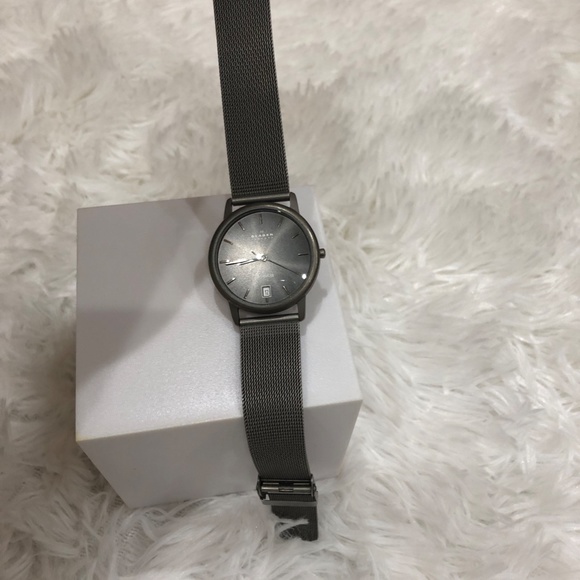 Skagen Titanium Watch - Picture 6 of 14